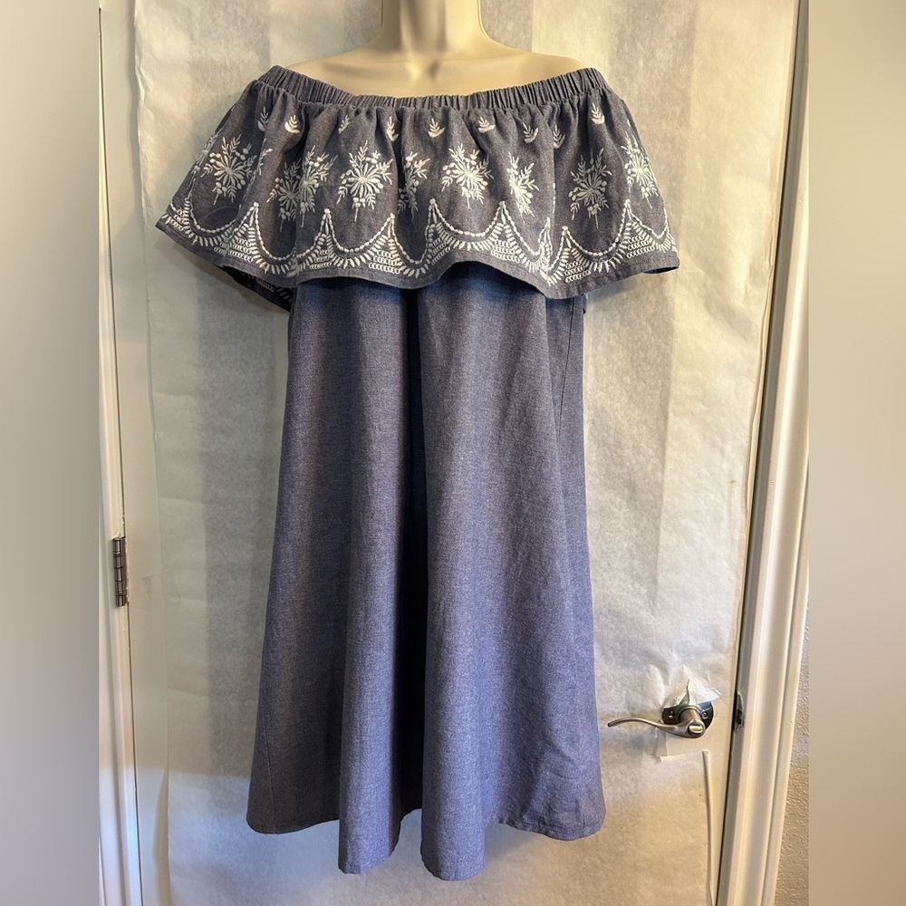 Cost Plus World Market Blue Chambray dress w/white embroidery detail Sz-L/XL.U12